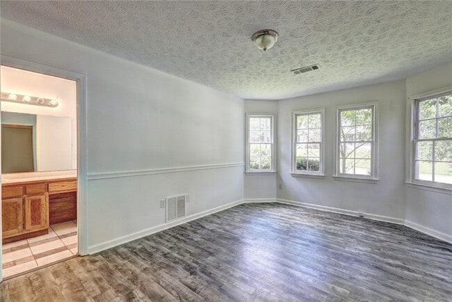 Building Photo - 9166 Tara Dr SW