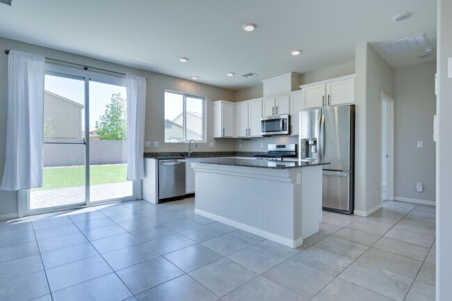 Building Photo - NW!! Solar!!  Gated!!  Bed and bath downst...