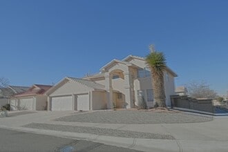 Building Photo - 4BD/3BA Available for Move In! Northeast Heights