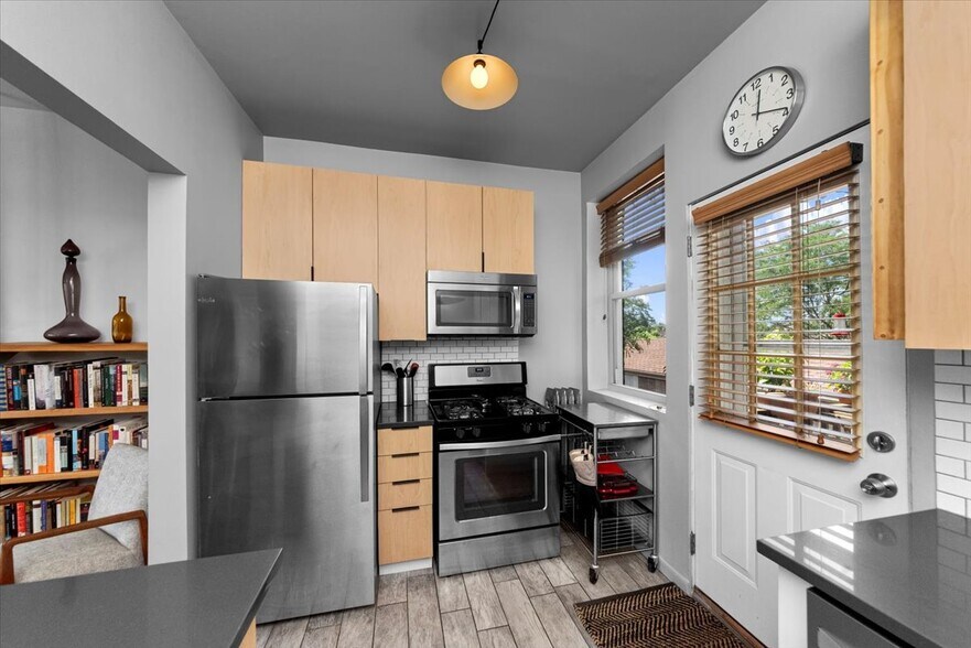 Building Photo - 4862 N Ashland Ave