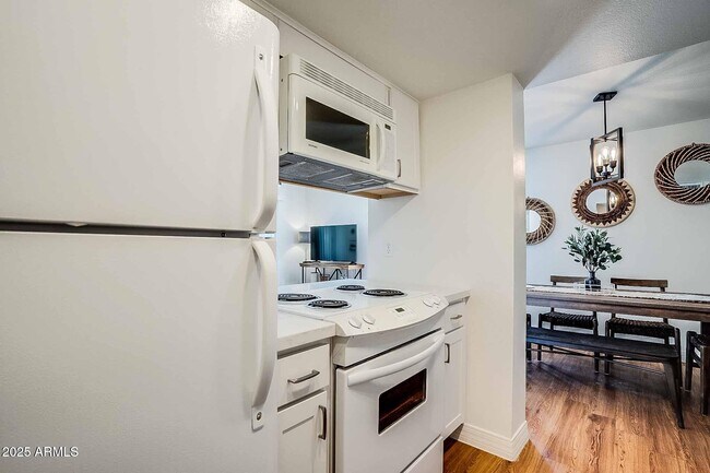 Building Photo - 7906 E Keim Dr