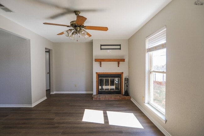 Building Photo - 5403 Hooper Dr