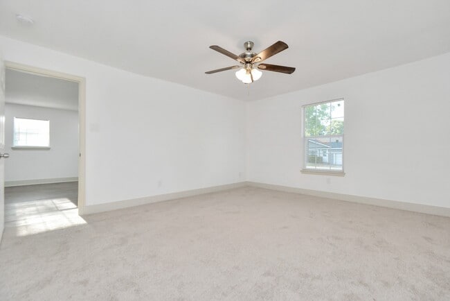 Building Photo - 1501 Maiden Ln