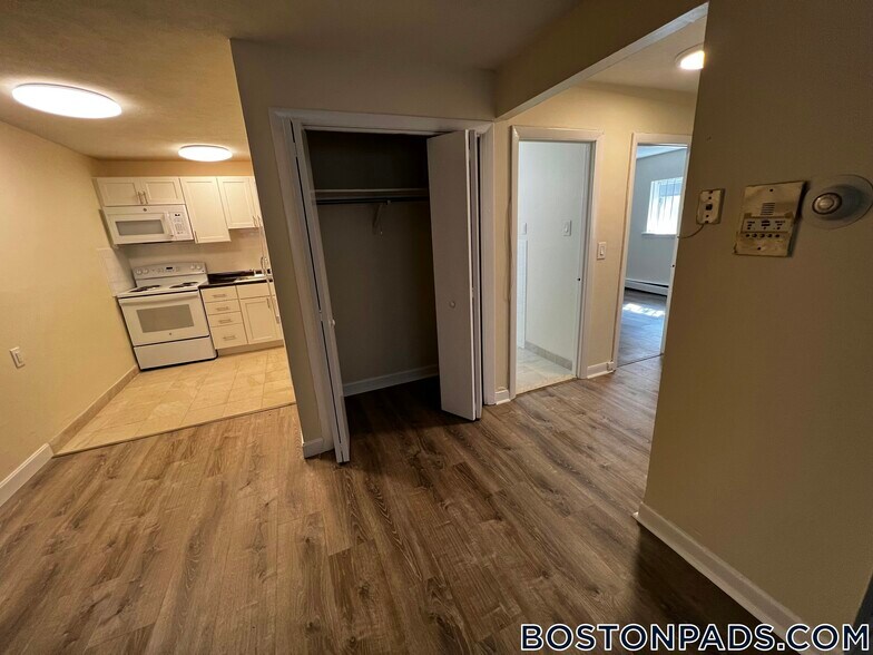 Building Photo - 84 Gardner St