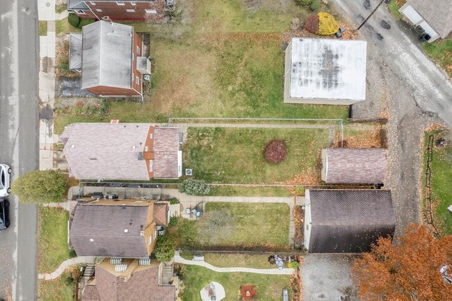 Building Photo - READY FOR MOVE IN! Check out this STUNNING 3 bedroom in Munhall!