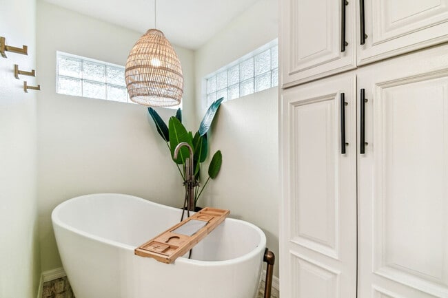 Building Photo - 1107 W Braddock St