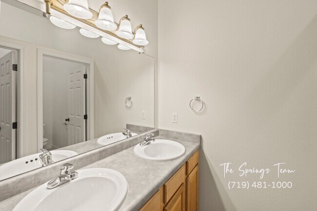 Building Photo - Pinnacle at Cheyenne Mountain Townhome wit...