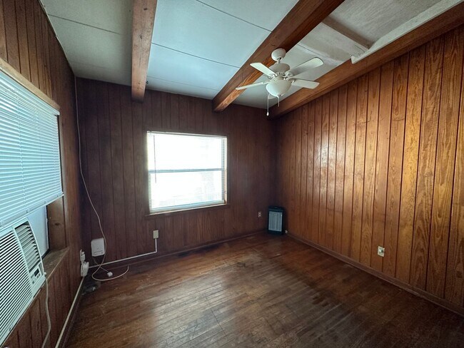Building Photo - 817 Edgewood St