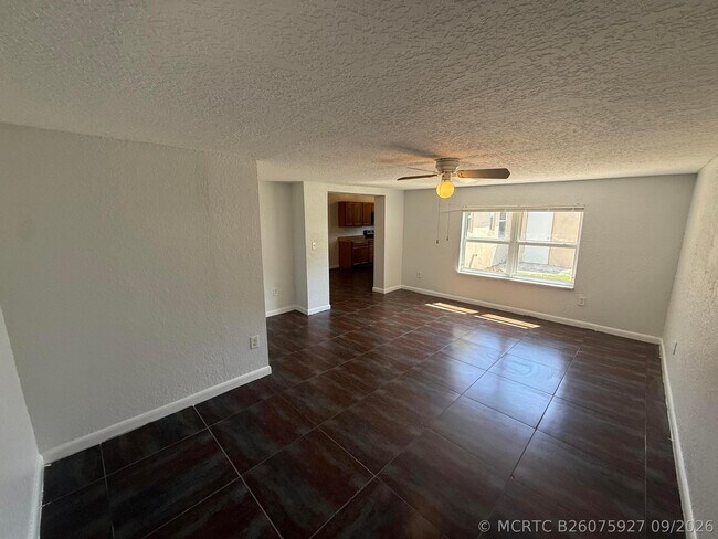 Building Photo - 1642 NW 13th Ct