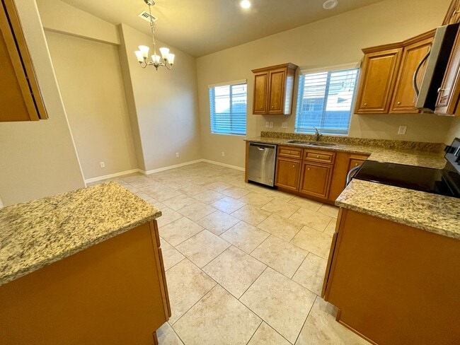 Building Photo - Beautiful 3 Bedroom Home in Central Kingman!