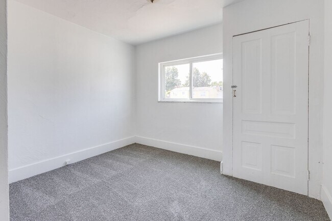 Building Photo - Available JULY 2026 - Spacious 3 Bedroom, 1.5 Bath w/ City Views!