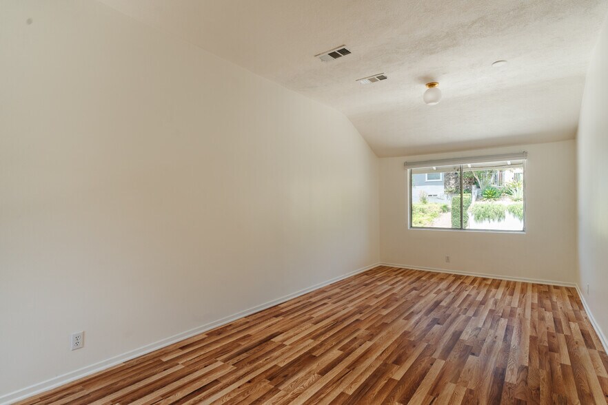 Building Photo - 3551 W Ave 42