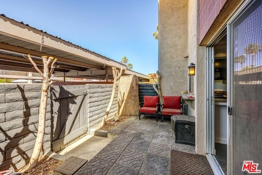 Building Photo - 2230 N Indian Canyon Dr