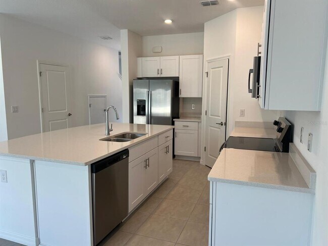 Building Photo - 2541 Penguin Blvd