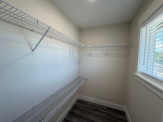 Building Photo - Brand New Hayden Townhome