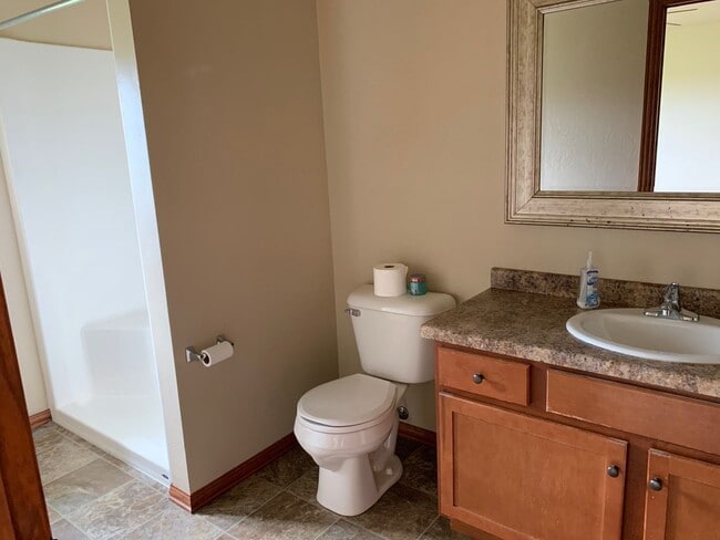 Building Photo - 2 Bedroom, 2 bathroom apartment IMMEDIATE MOVE IN