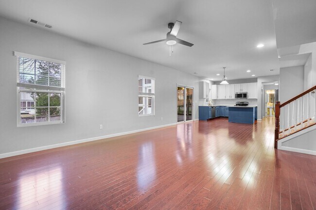 Building Photo - 2040 Towering Oaks Drive