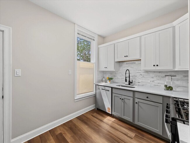 Building Photo - 420 Muench St