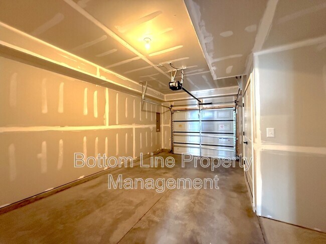 Building Photo - 1520 Samuel St