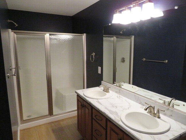 Building Photo - Spacious Home in West Point