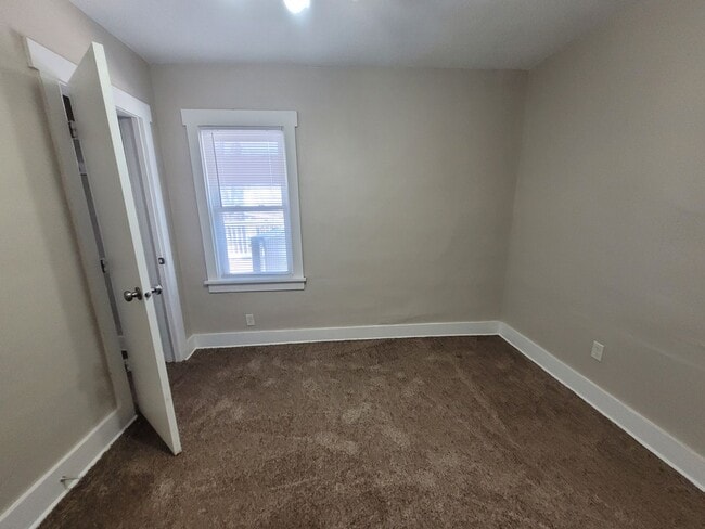 Building Photo - Four bedroom home on Indianola Ave with large yard and two decks!