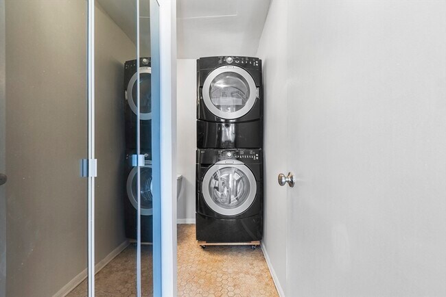 Building Photo - 28 Dartmouth St