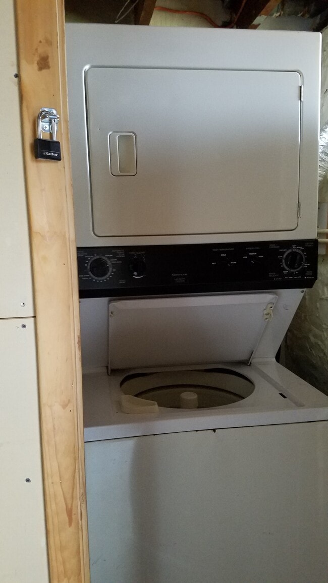 Building Photo - Benton Heights Townhomes Newly Renovated!