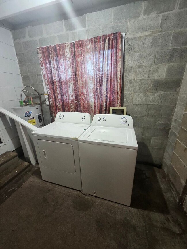 Building Photo - 301 Gaile Ave