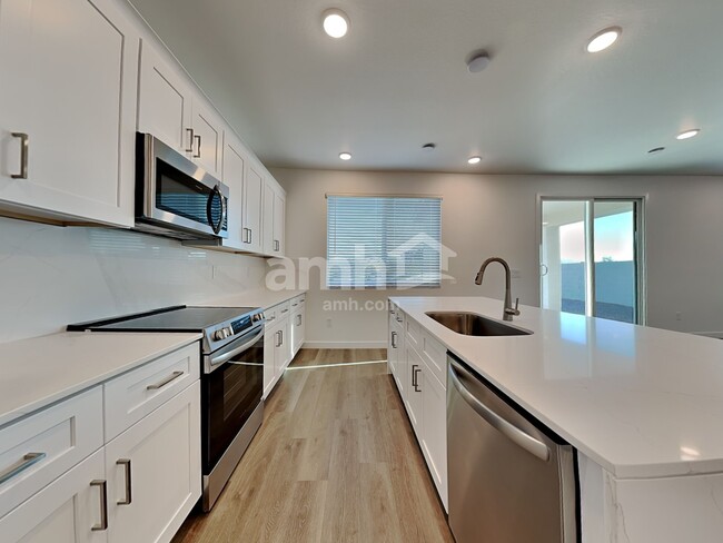 Building Photo - 9817 W Parkway Dr