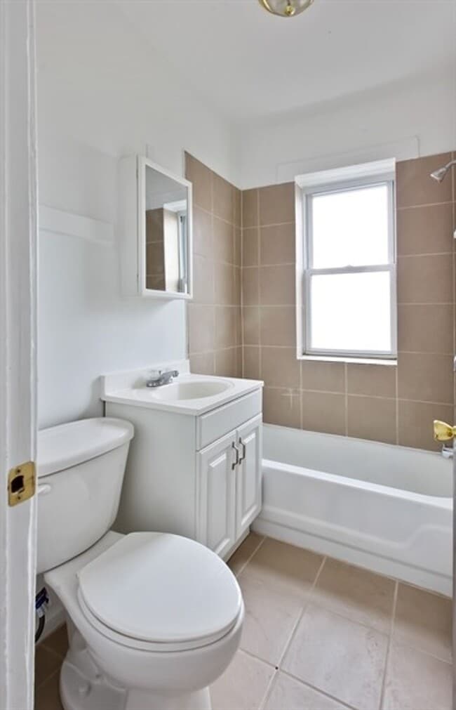 Building Photo - 10201 S Saint Lawrence Ave