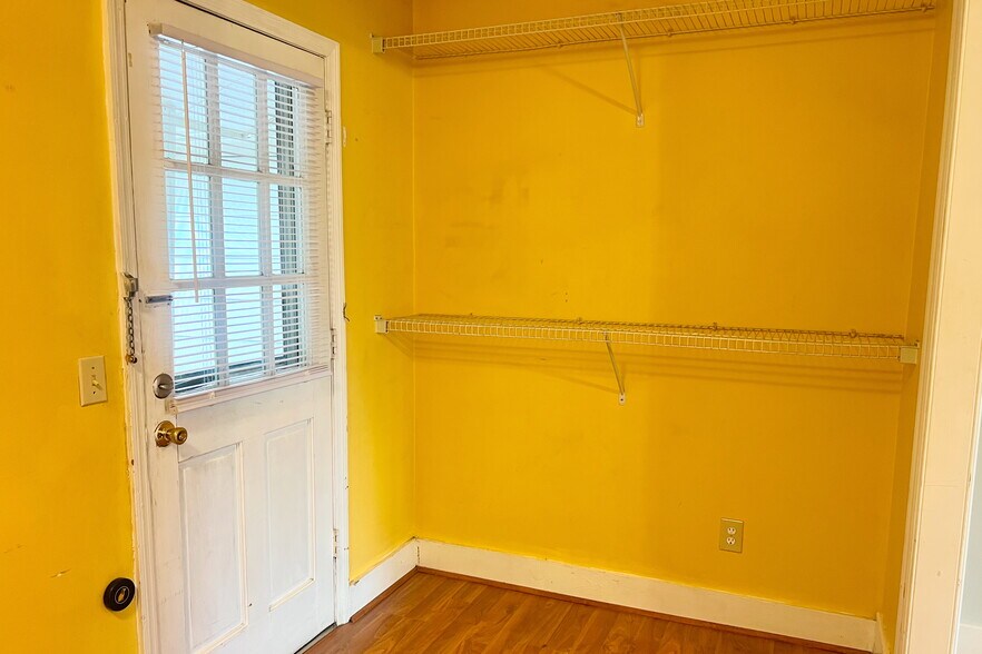 Building Photo - 4602 Norwich Rd