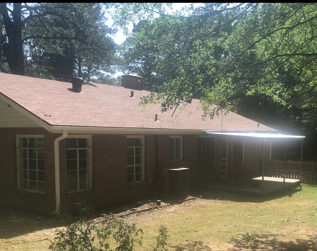 Building Photo - 903 Kenwood Ln