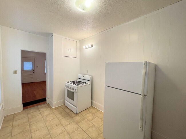 Building Photo - 1 Bed 1 Bath Duplex