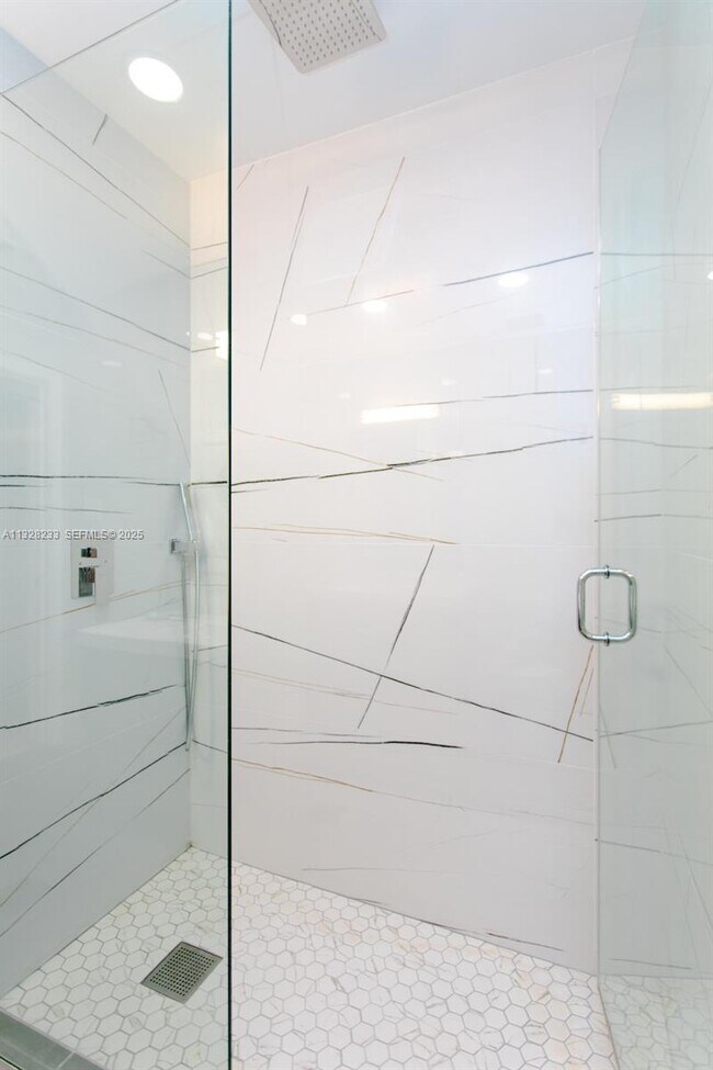 Building Photo - 809 S 17th Ave