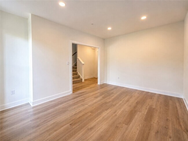 Building Photo - 307 Palisade Wy