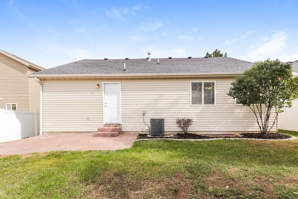Building Photo - 8558 Maul Oak Dr