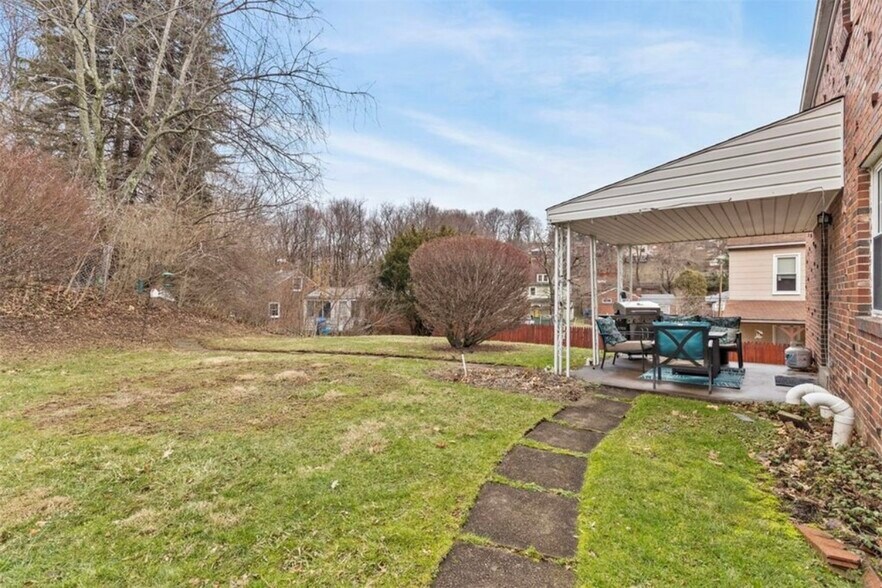 Backyard - 3642 Linden Ave