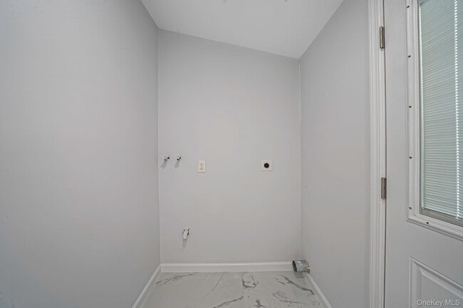 Building Photo - 22 Pantzer St
