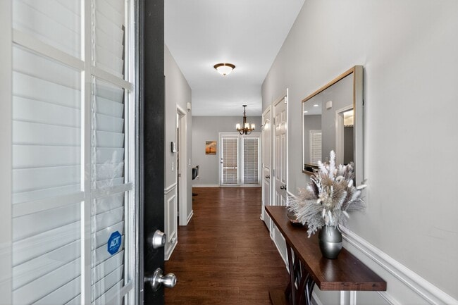 Building Photo - 112 Silver Trce