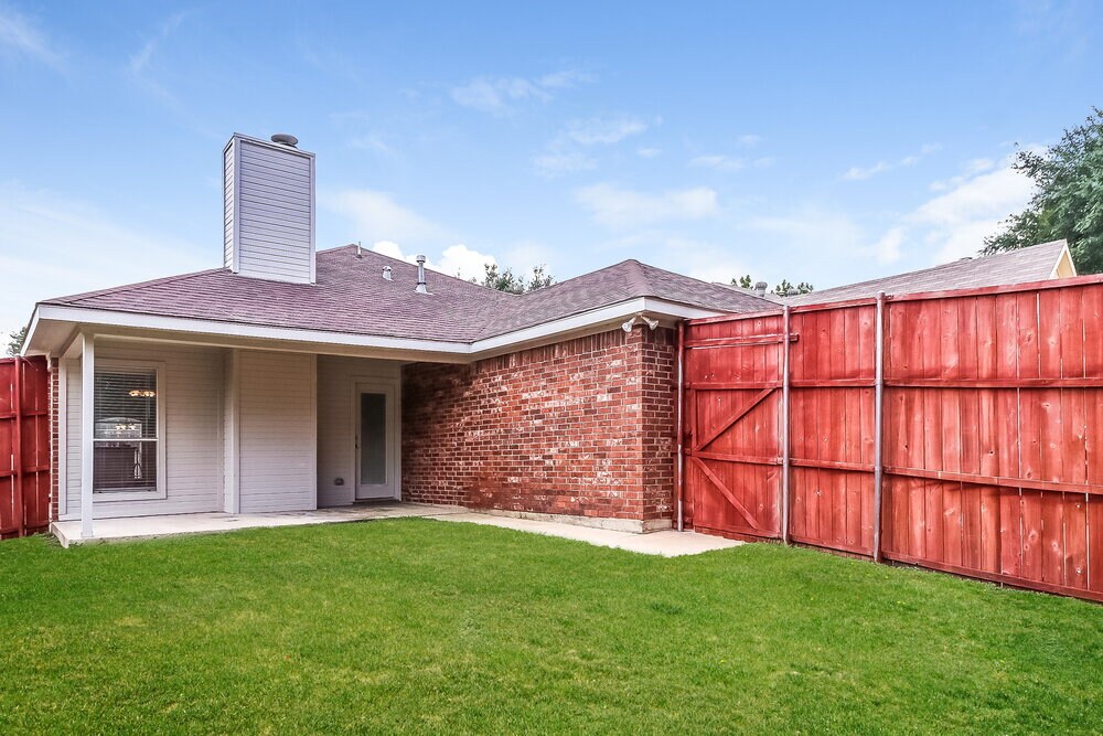 Building Photo - 2844 Claremont Dr