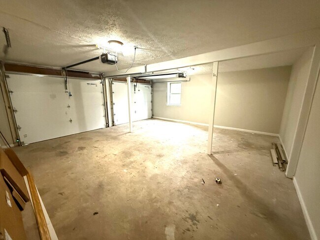 Building Photo - ** 4 Bed 3 Bath located in Prattville ** Call 334-366-9198 to schedule a self-tour