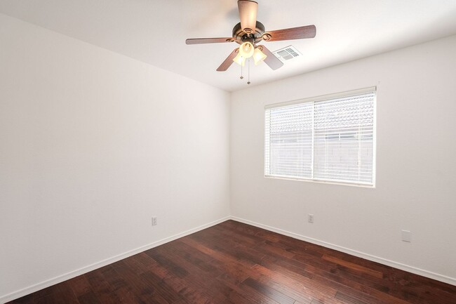 Building Photo - YEAR END MOVE IN SPECIAL!  NEWLY RENOVATED...