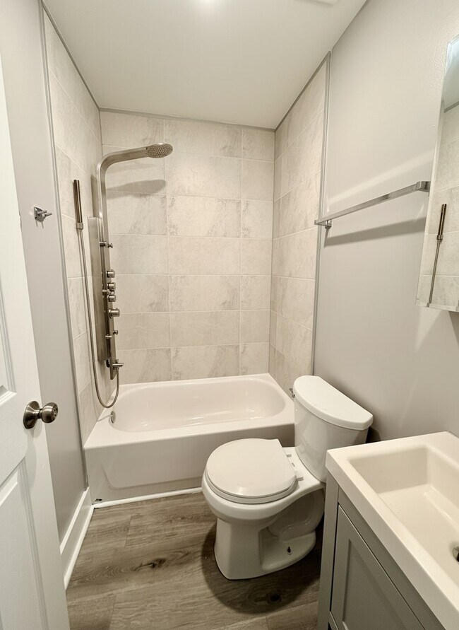 Building Photo - 665 E Wensley St