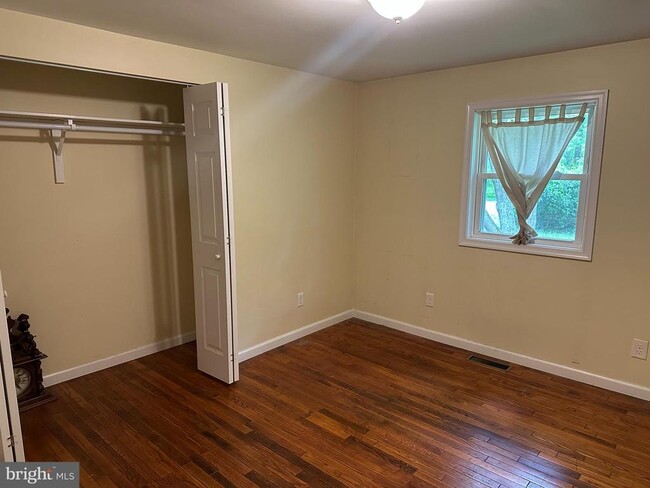 Building Photo - 421 Sawmill Ln