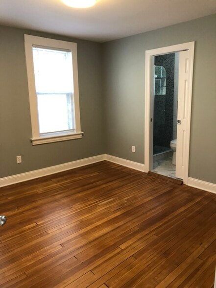 Bedroom 2 - 16 Avenue E