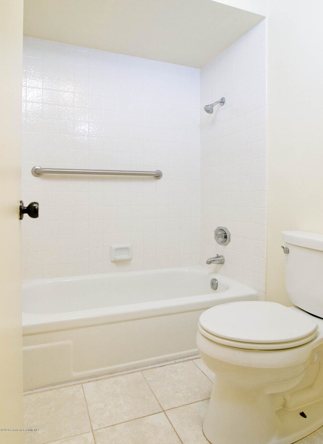 Building Photo - 898 Temple Terrace