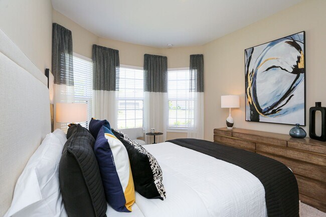 Building Photo - BRAND NEW** STUNNING POOL HOME**PROFESSIONALLY DECORATED**3 BEDS + DEN/ 3 FULL BATHS***ESPLANADE ...