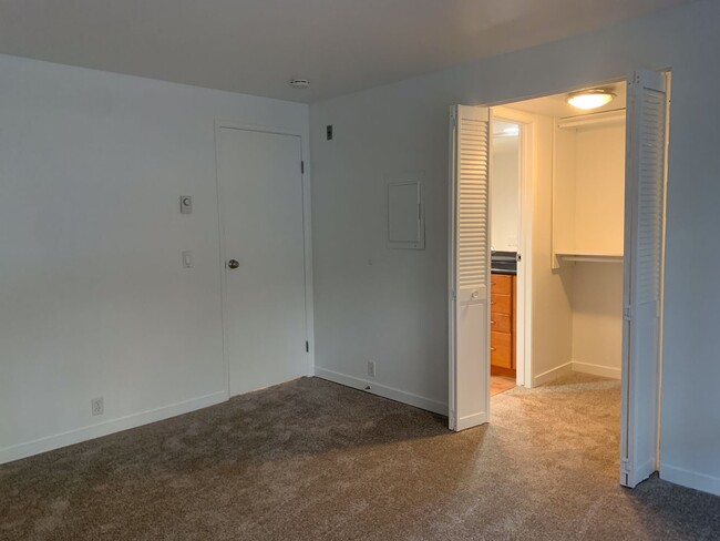 Building Photo - Welcome Home 1 Bd/1 Ba Serene Street - Low...