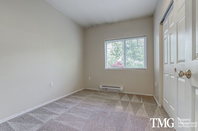 Building Photo - 2br/2ba single level condo with garage & W/D near Nike / Intel / St. Vincent Hospital