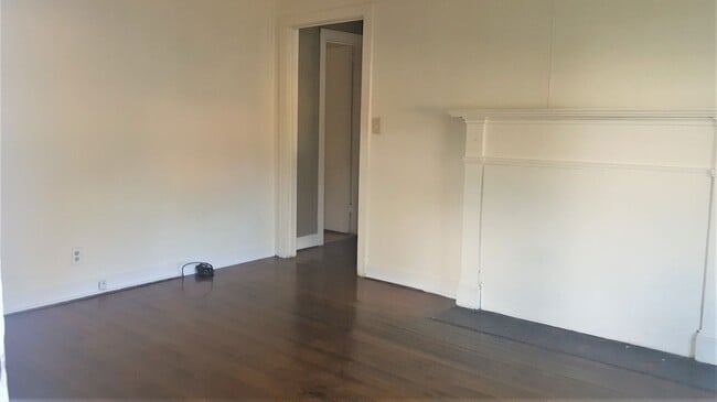 Building Photo - 925 Biggs St